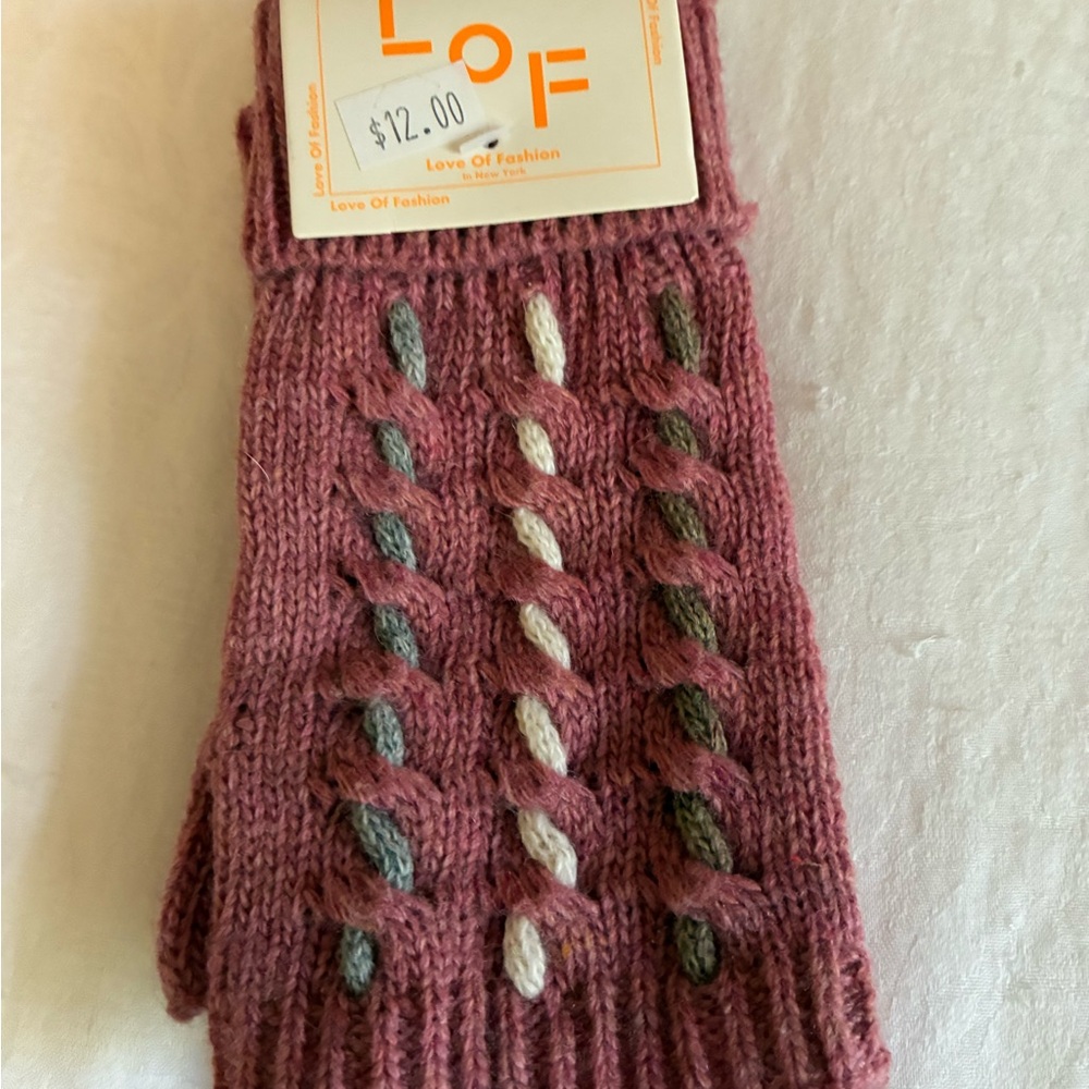 NWT LOF Mauve Cable Knit Gloves